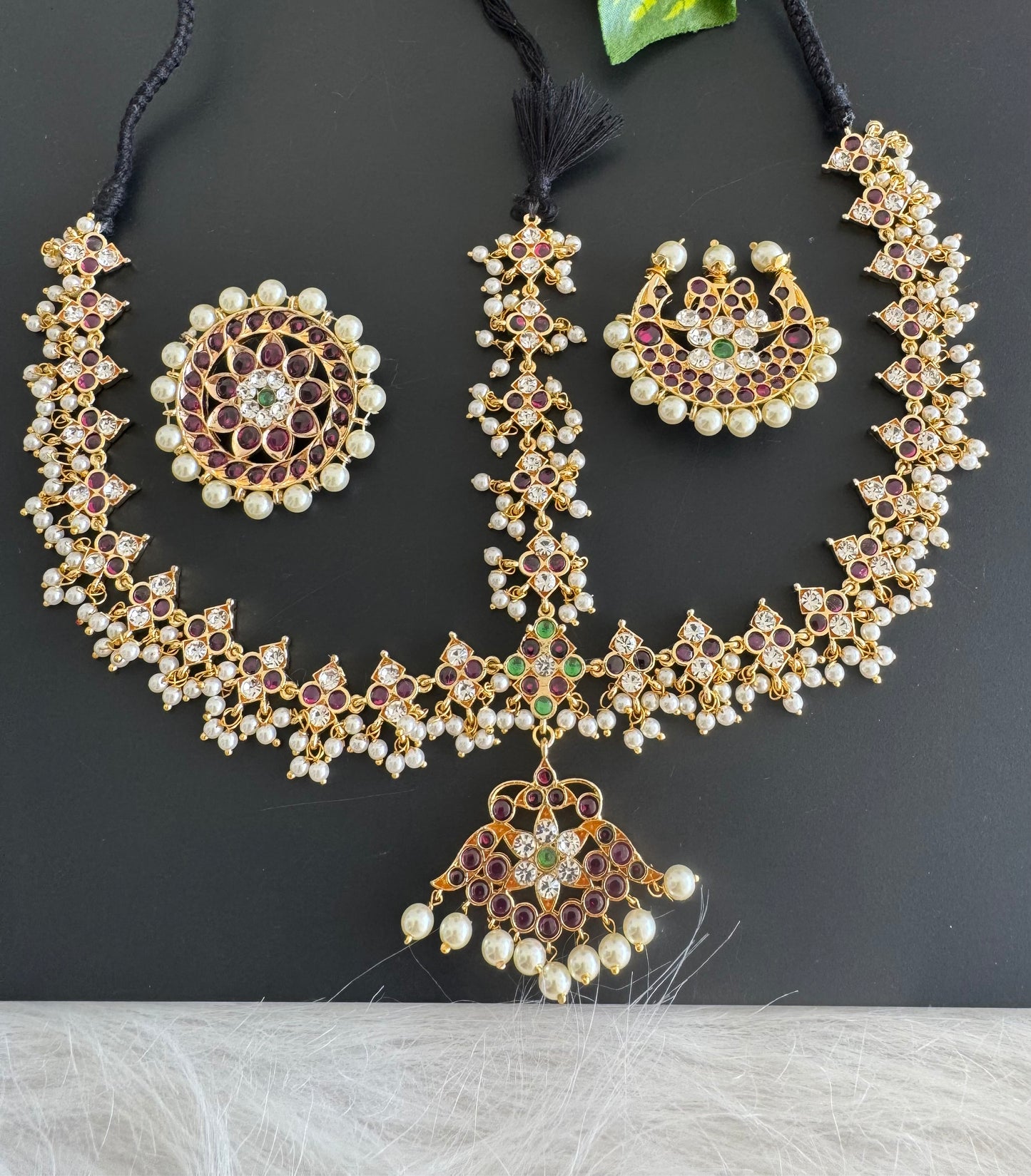 Gold tone precious kemp-green-white pearl cluster with sun and moon head set dj-50790