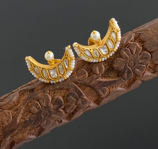 Gold tone white pearl kundan jadau moon earrings dj-53556