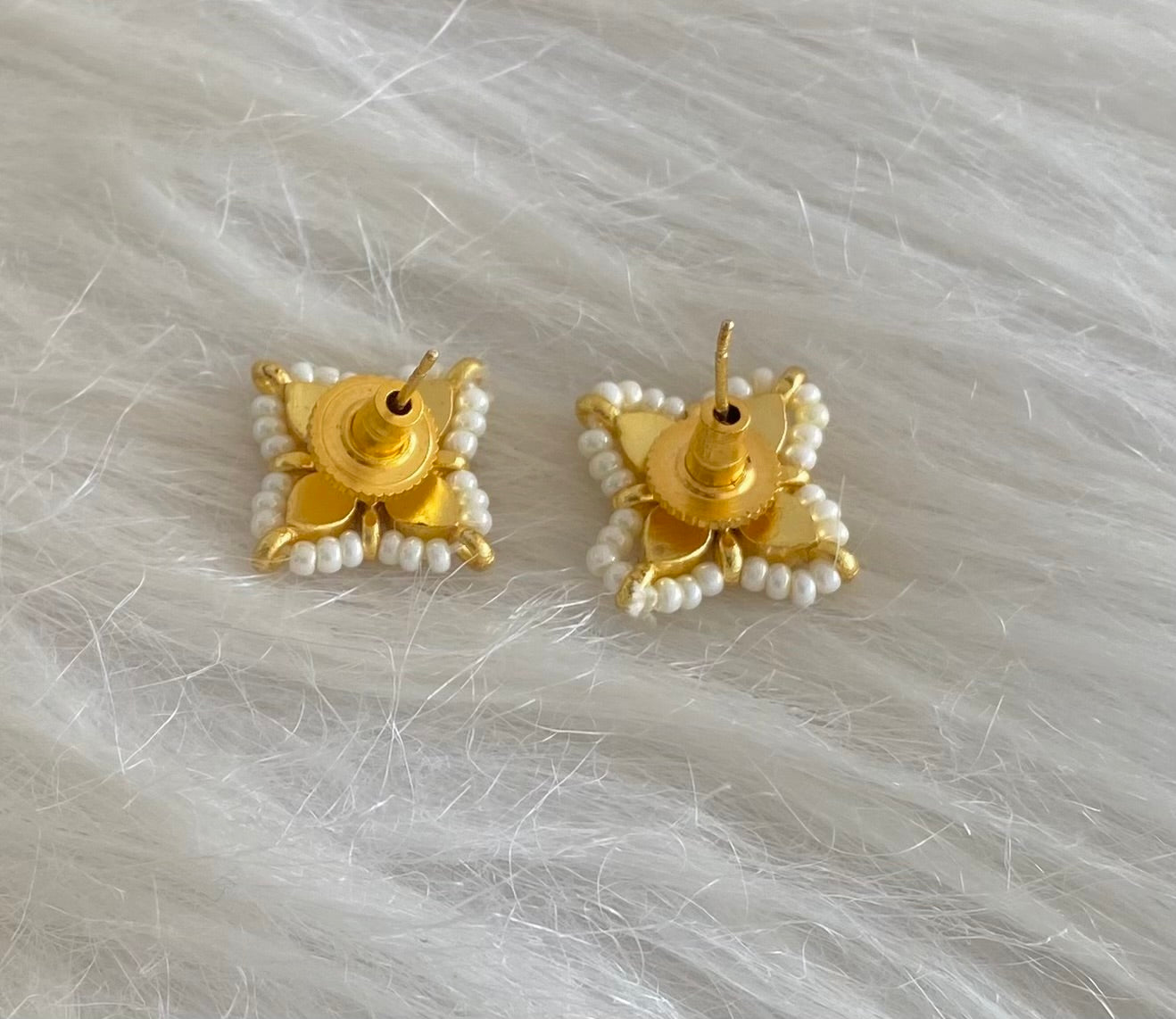 Gold tone pink-white kundan jadau flower stud/earrings dj-54575