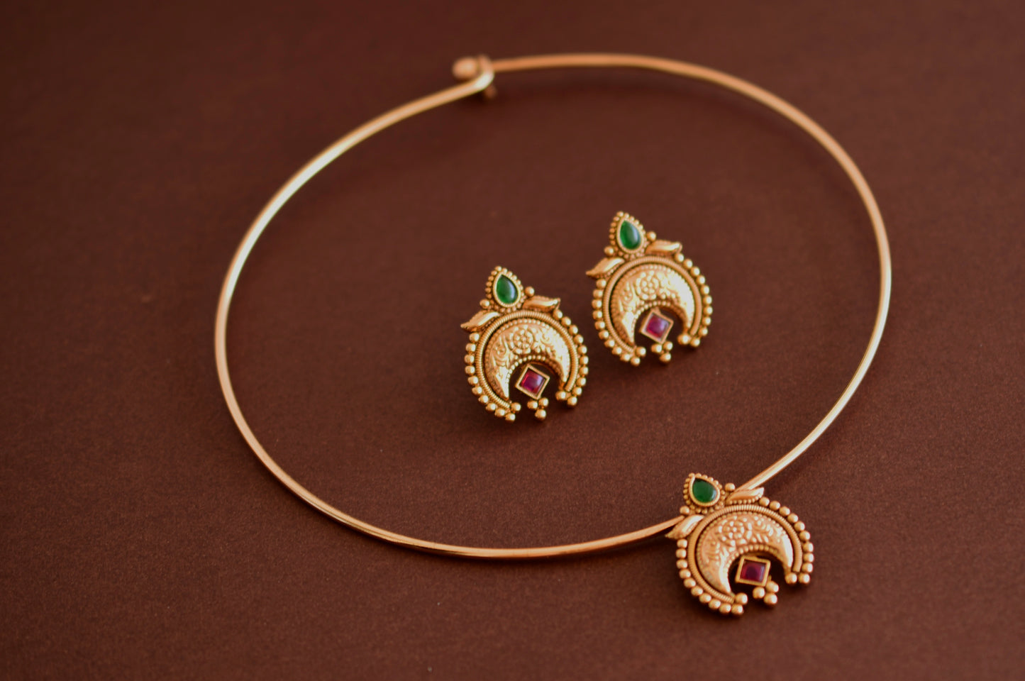 Antique gold tone kemp-green kante necklace set dj-52702