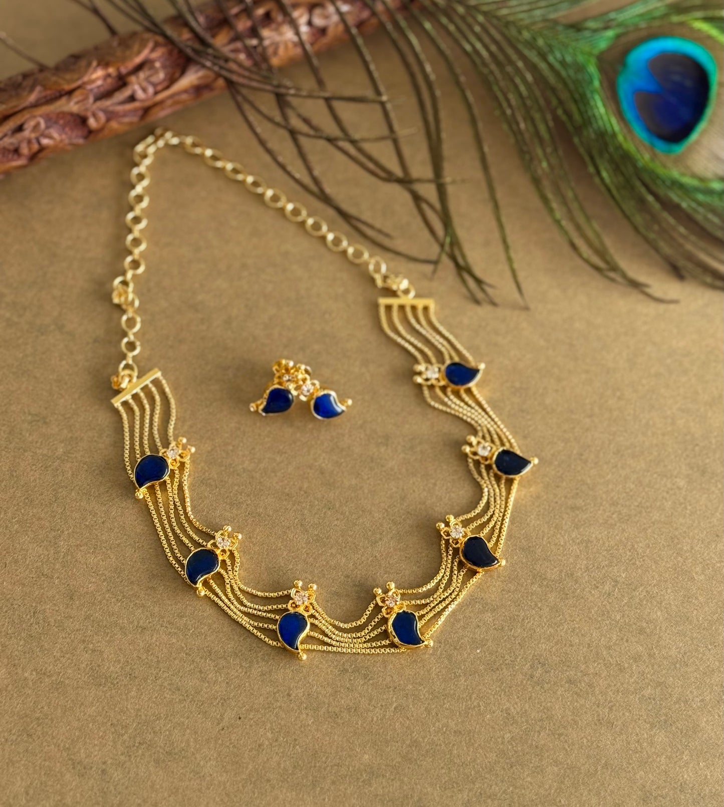 Gold tone kerala style blue-white mango choker necklace set dj-51726