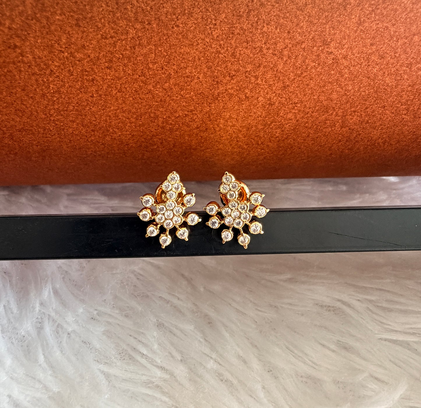 Gold tone AD white flower stud/earrings dj-53276
