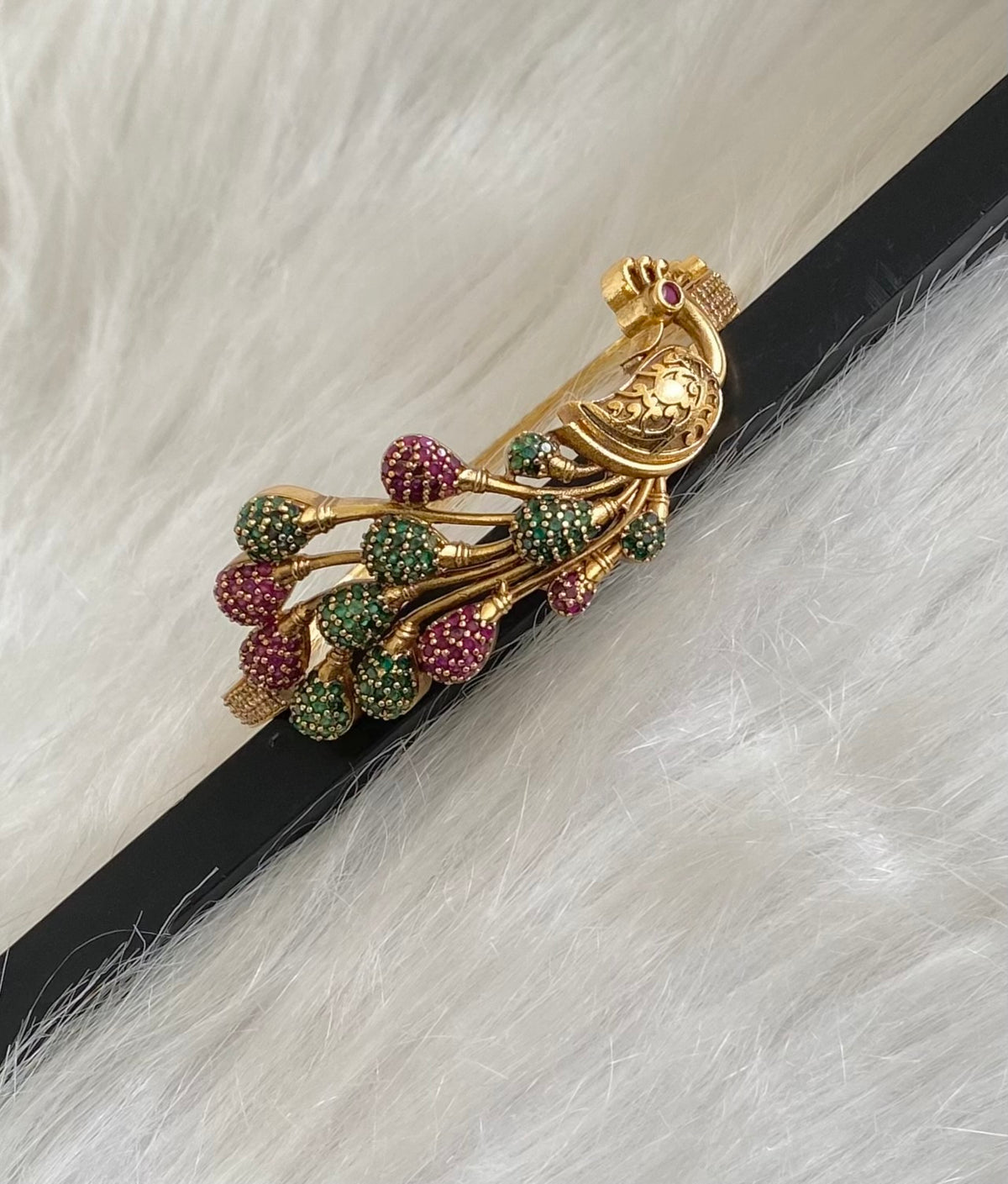 Antique gold tone kemp-green peacock openable kada/bracelet dj-54851