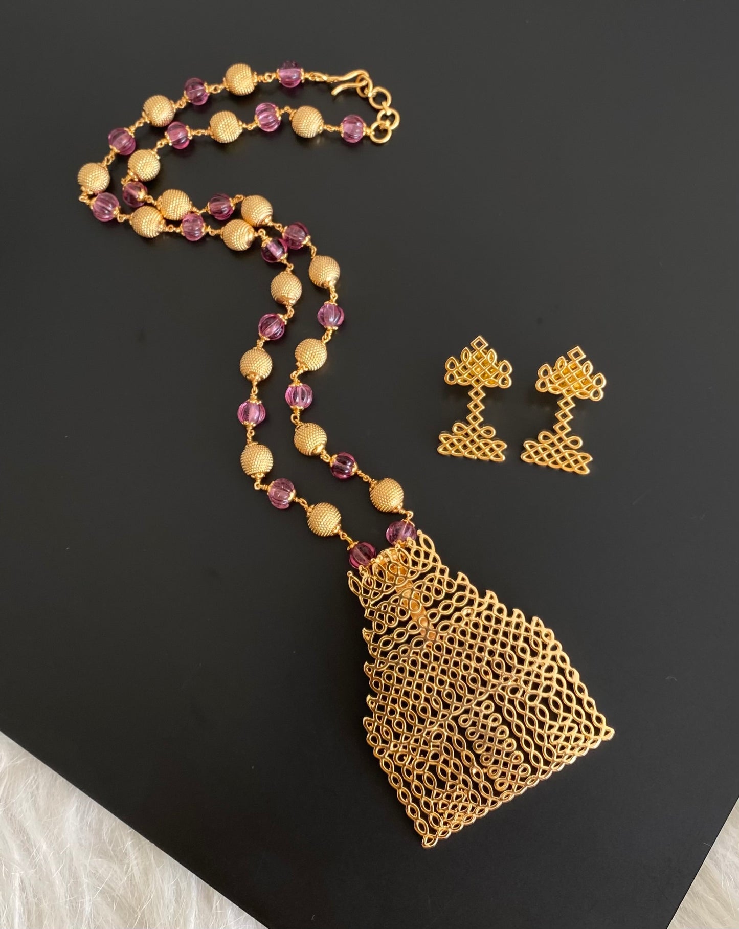 Gold tone temple rangoli purple beaded mala set dj-54489