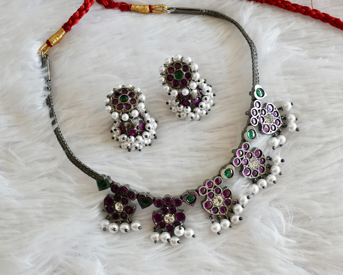 Black finish precious kemp-green-white pearl necklace set dj-53351