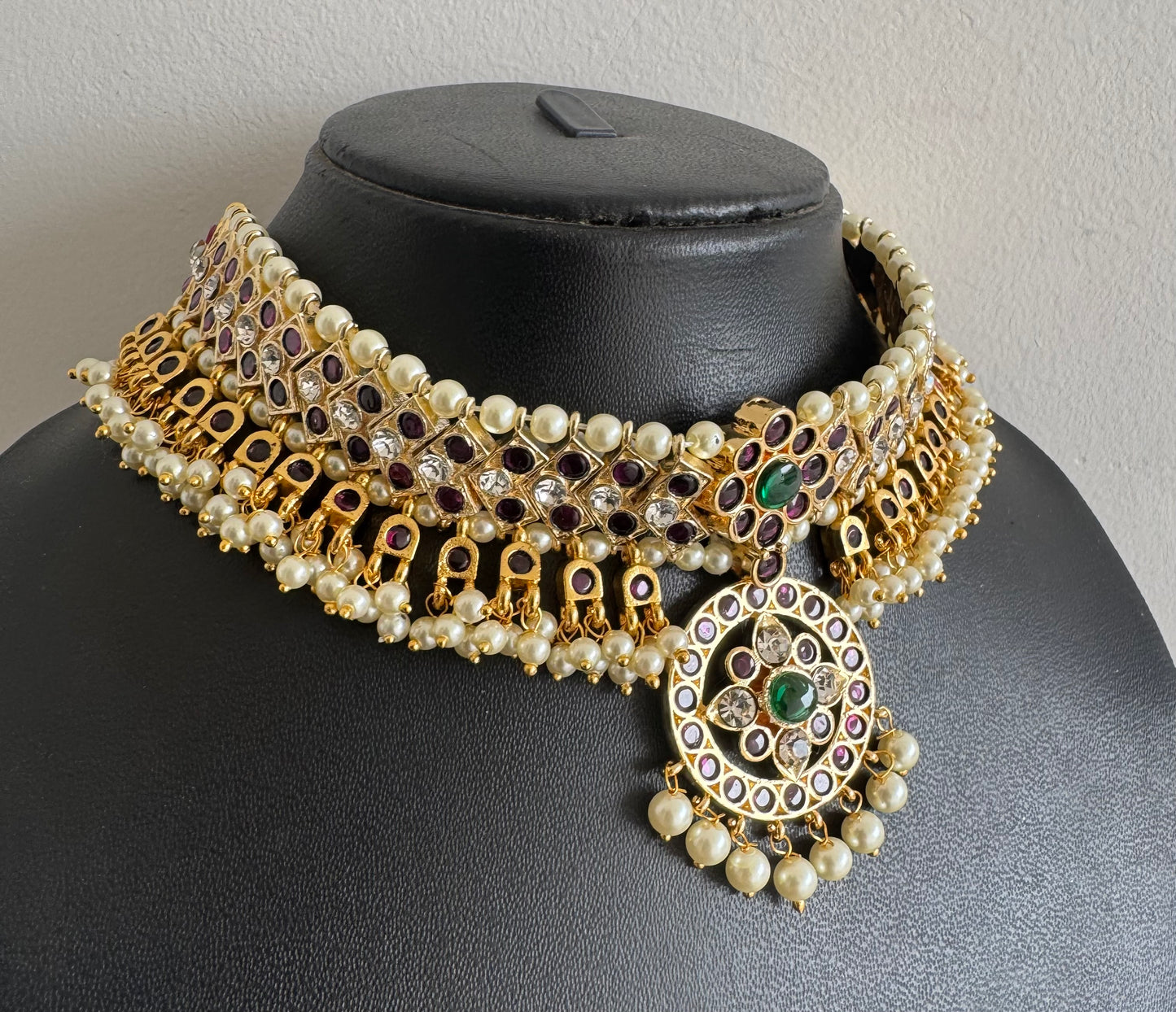 Gold tone precious kemp-green pearl attigai/necklace dj-52003