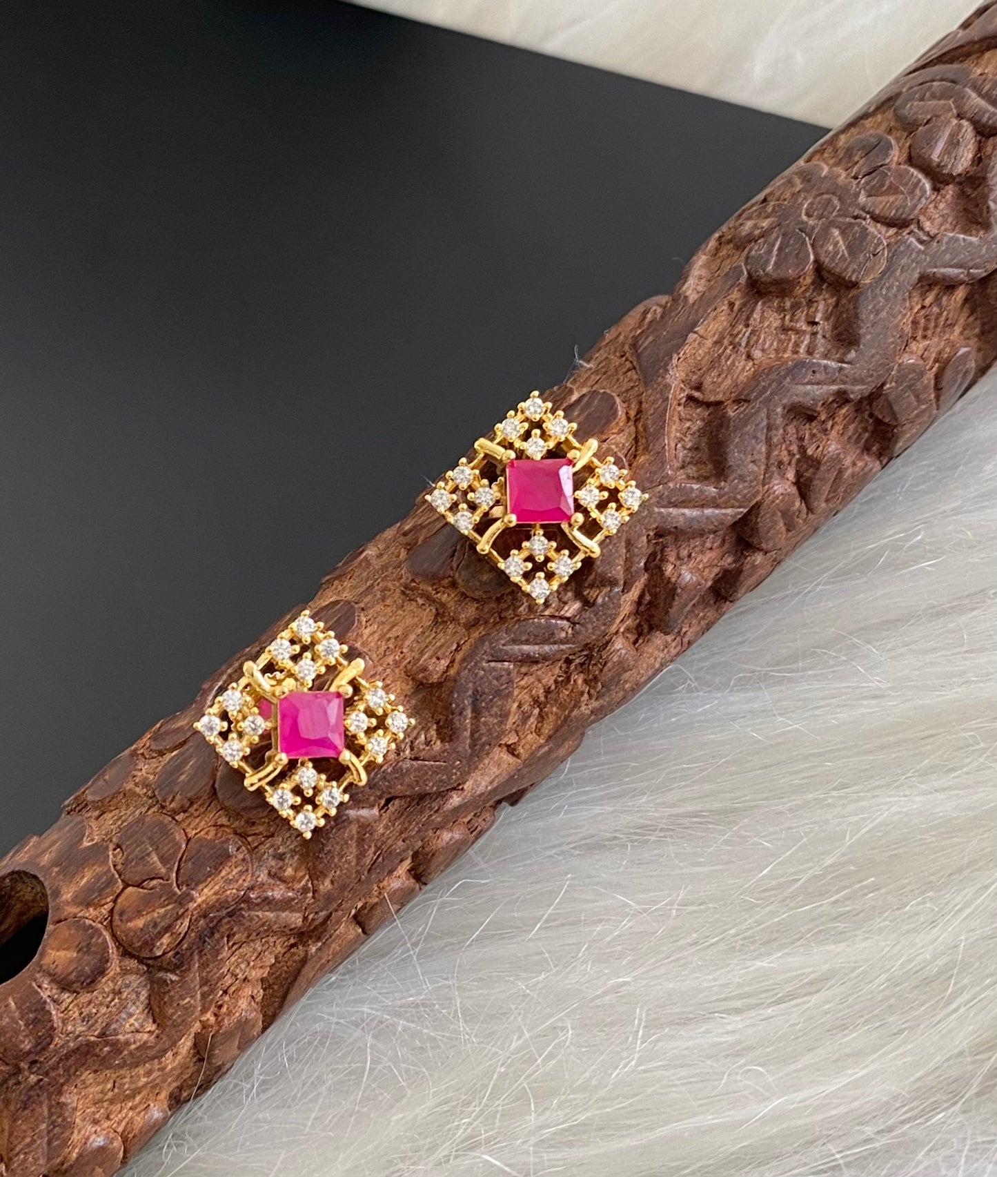 Gold tone cz white-ruby stone small stud/earrings dj-54632