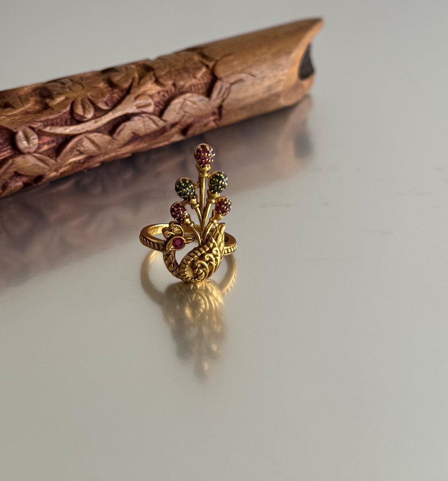 Antique gold tone kemp-green peacock adjustable finger ring dj-51402