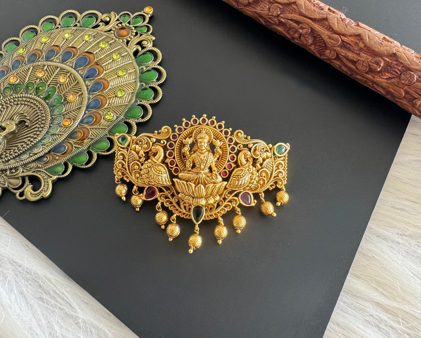 Antique gold tone kemp-green lakshmi peacock hair clip dj-51347