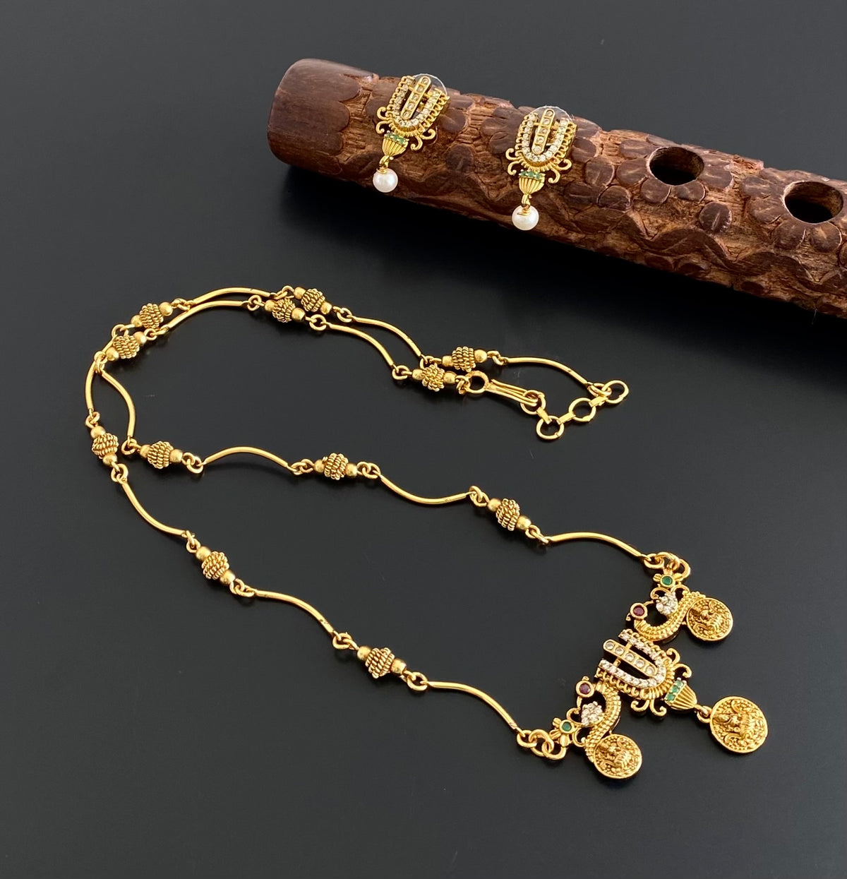 Antique gold tone 18 inches chain thirumal nama-peacock-lakshmi pendant set dj-55007