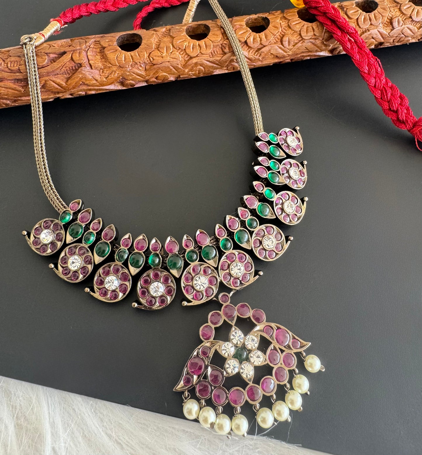 Black finish precious kemp-green pearl mango necklace Dj-51253