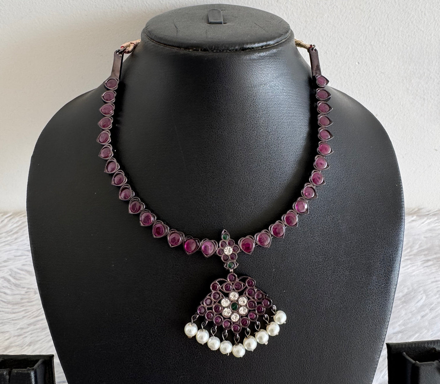 Black finish precious kemp-green pearl attigai/necklace dj-52284