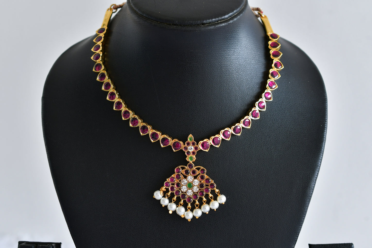 Gold tone precious kemp-green pearl attigai/necklace dj-52252