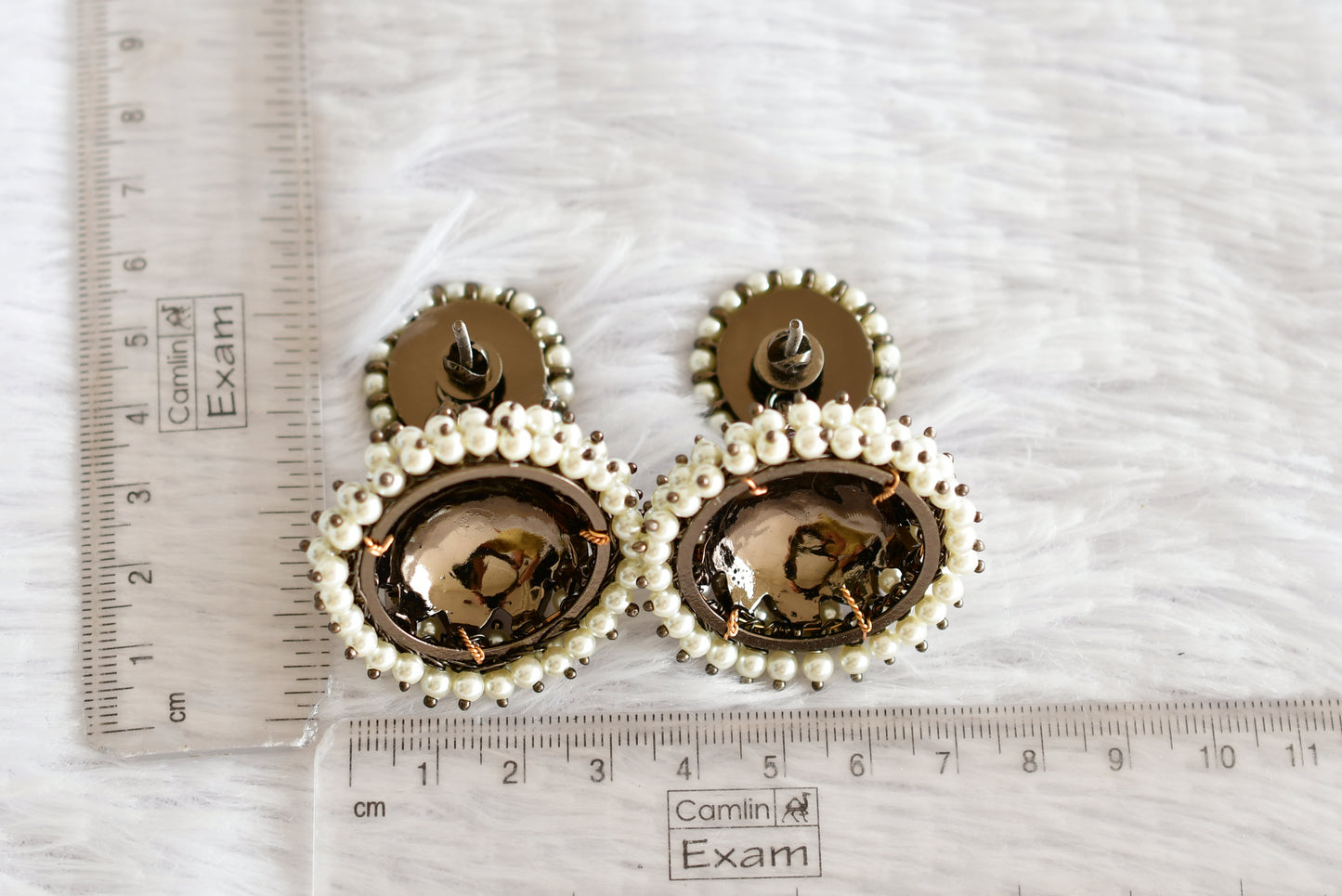 Black finish precious kemp-green pearl big jhumkka dj-52297