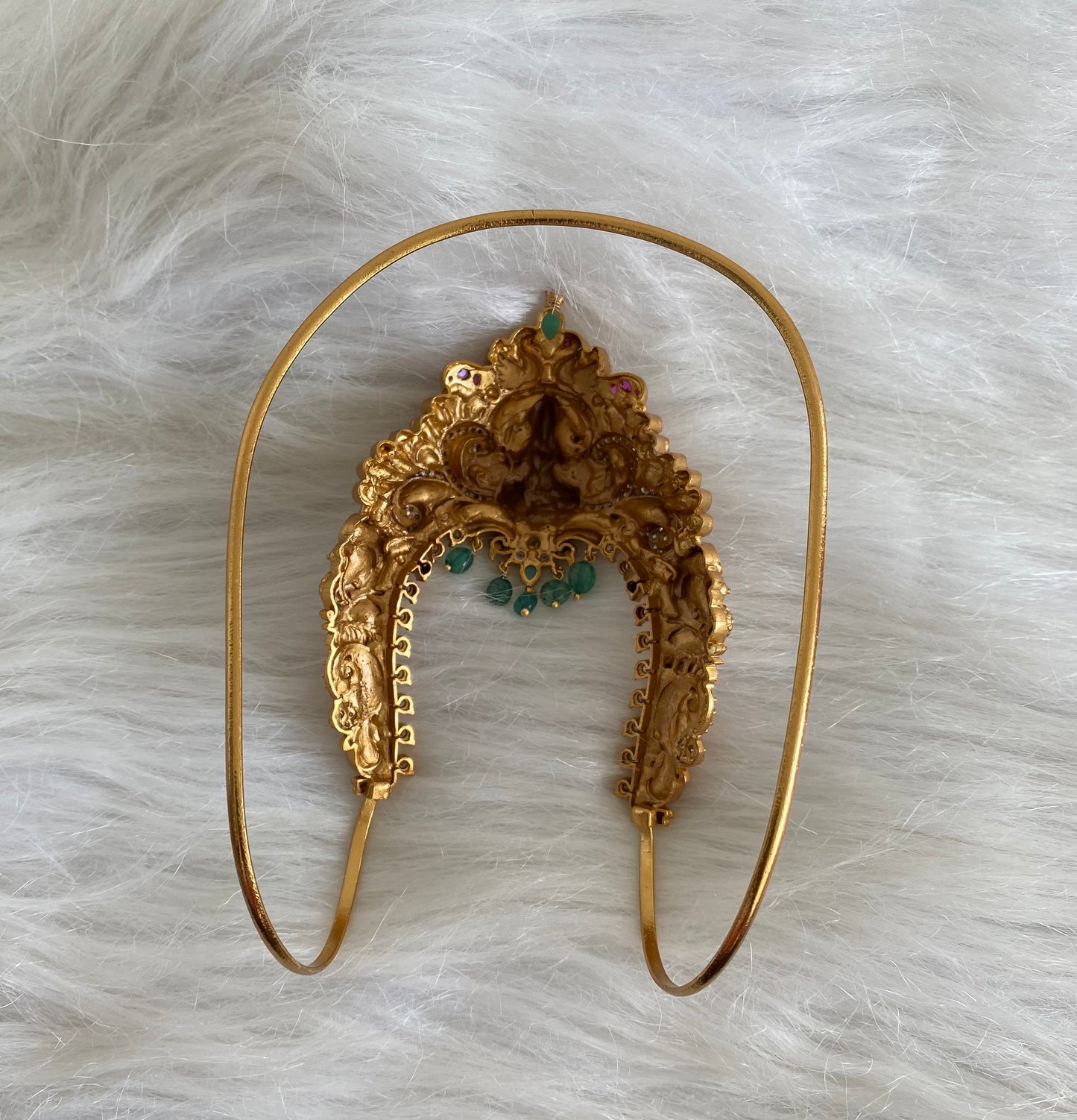 Antique gold tone kemp-green-white lakshmi peacock vanki/bajuband dj-54475