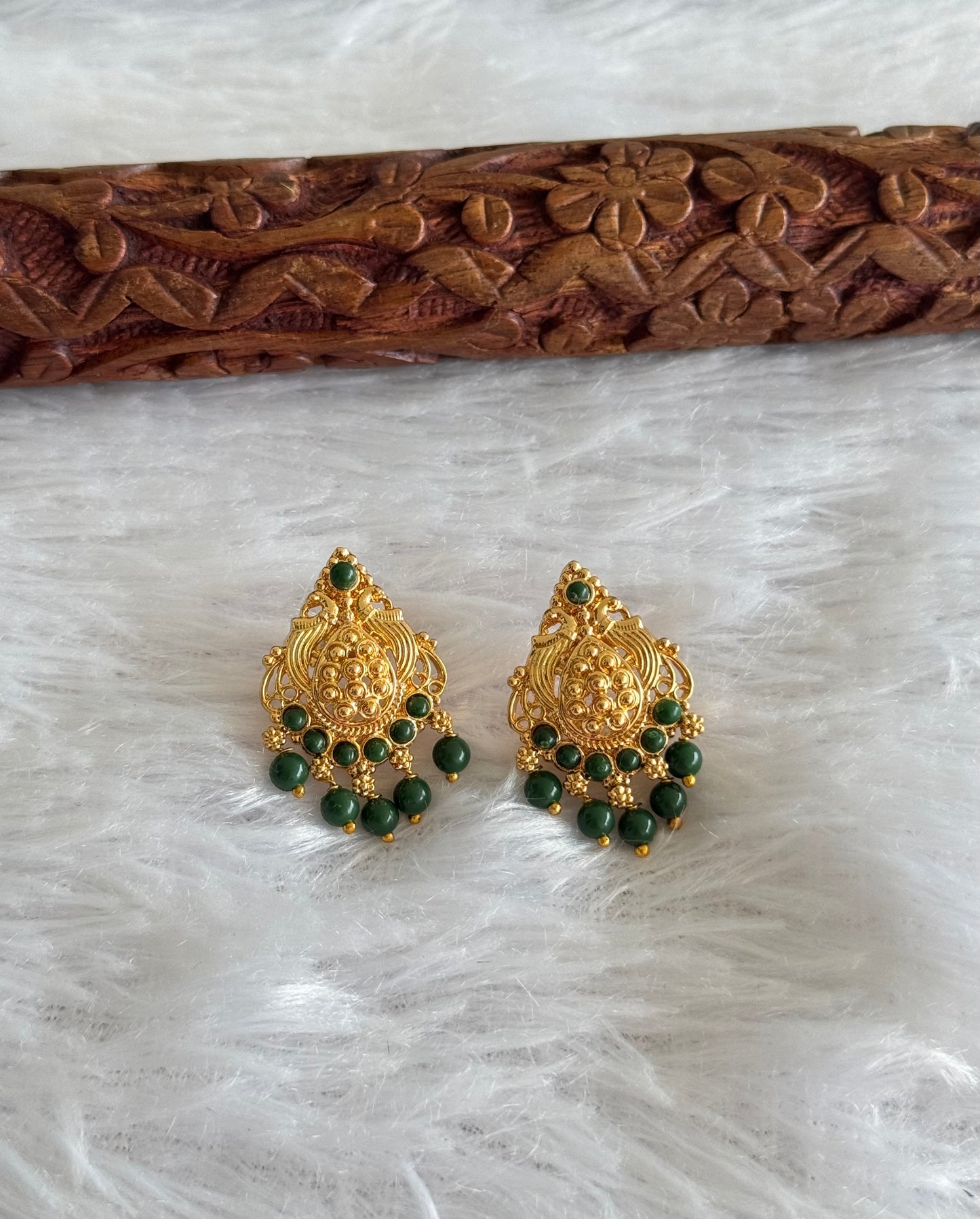 Gold tone green beaded stud/earrings dj-51611