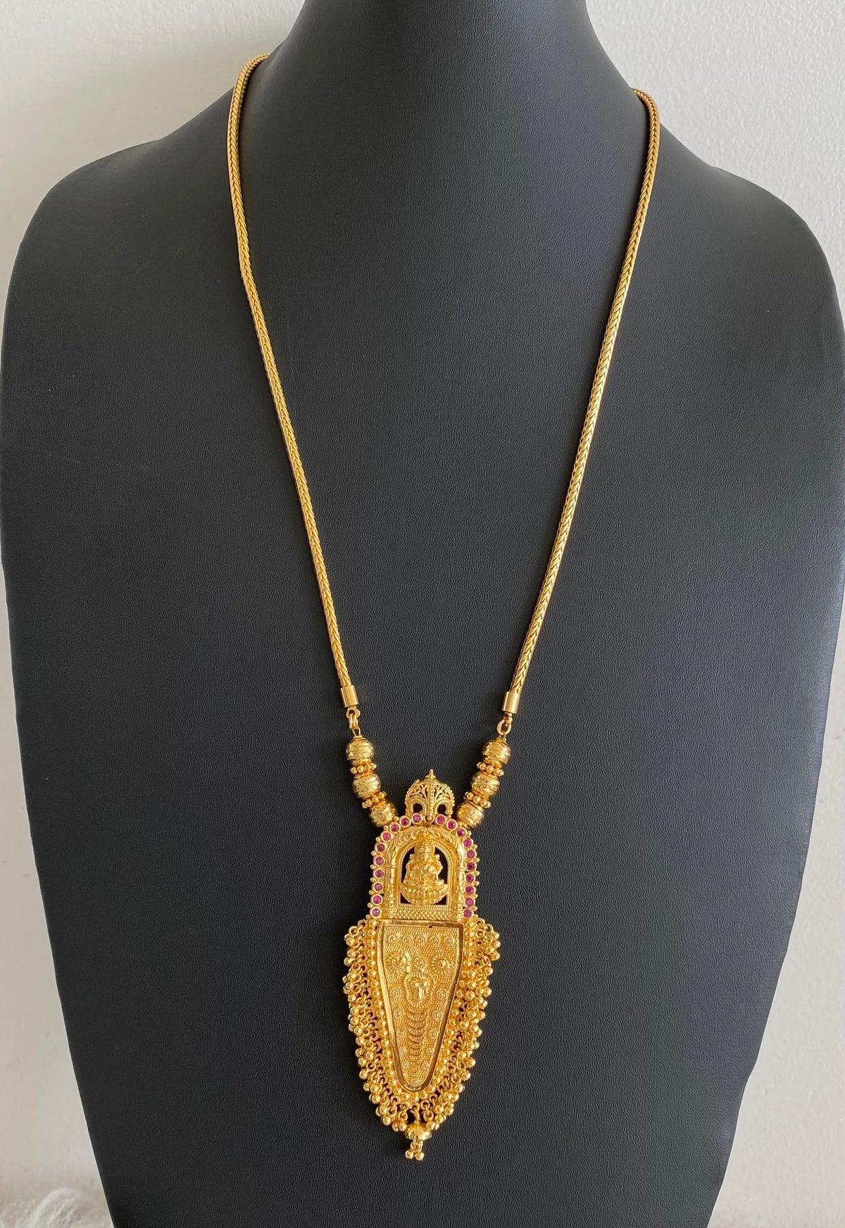 Gold tone kerala style pink stone lakshmi nettipattam chain with pendant dj-54670