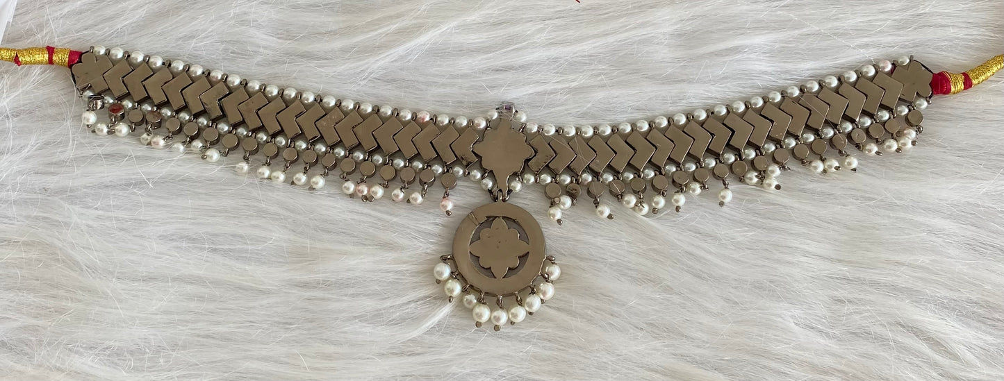 Black finish precious kemp-green-white pearl necklace dj-53955