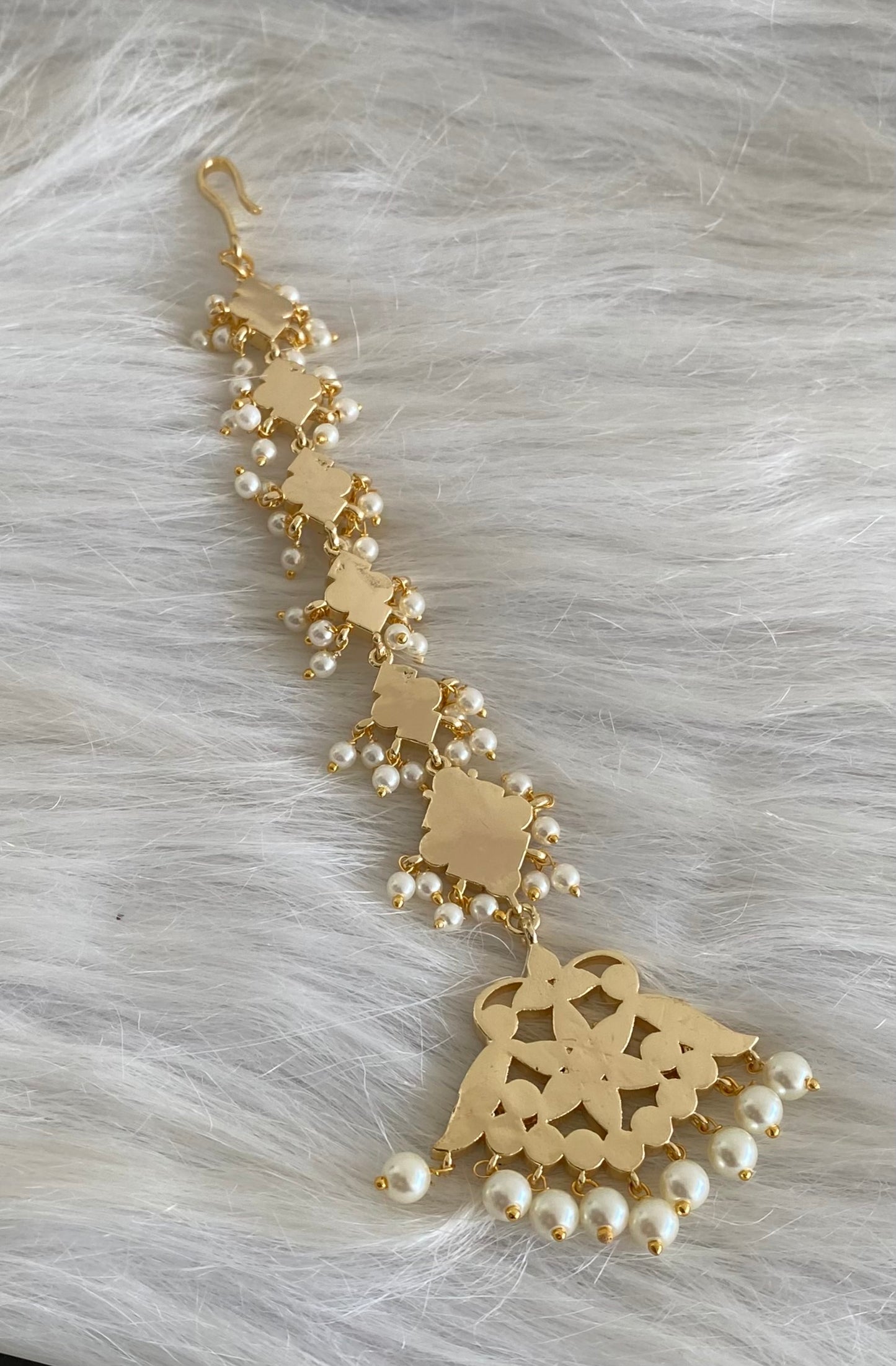 Gold tone precious kemp-green-white pearl flower tikka dj-53927
