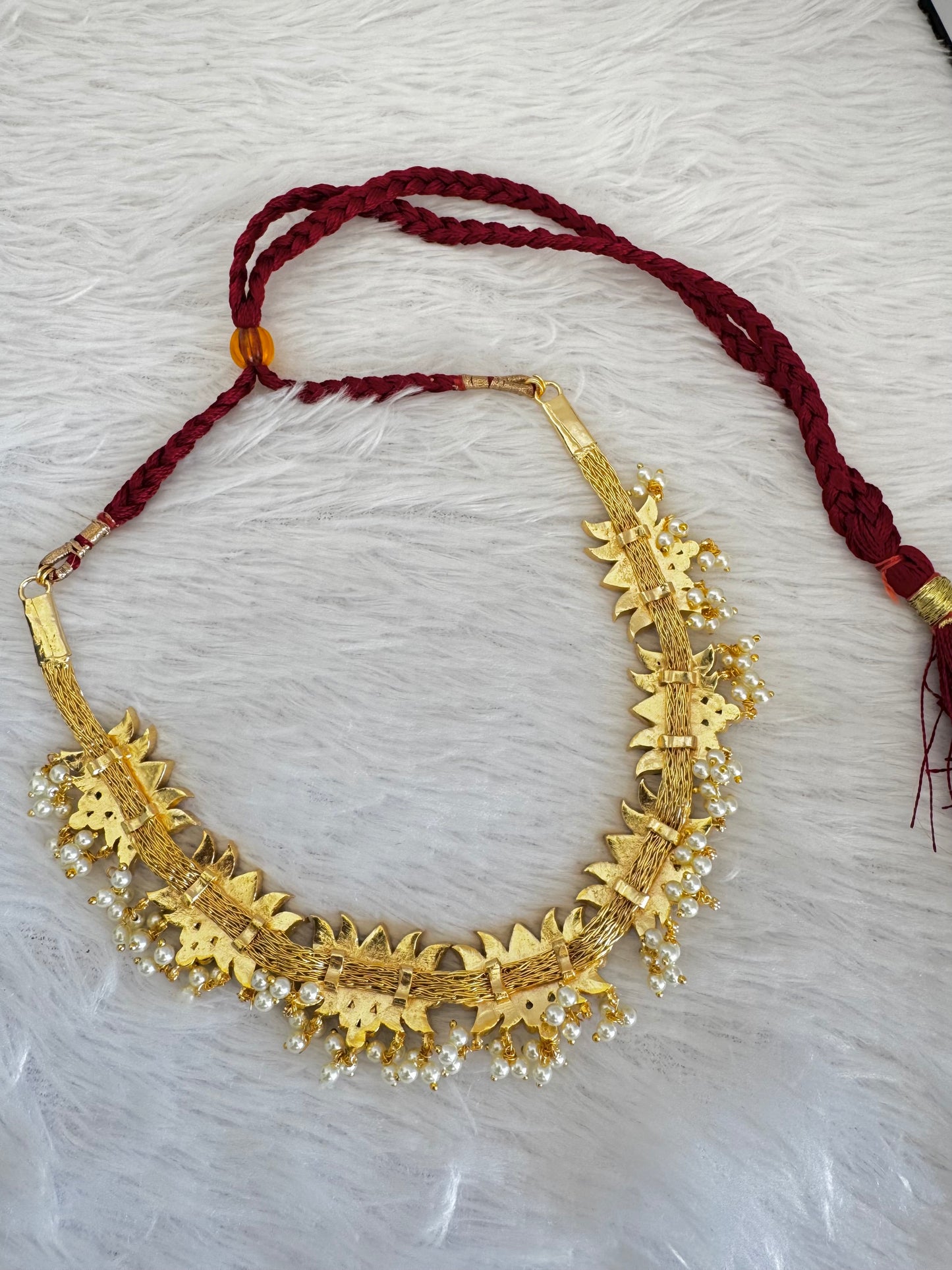 Gold tone precious kemp-green-white lotus necklace dj-52768