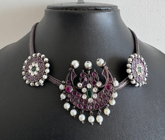 Black finish precious kemp-green pearl moon necklace dj-52281