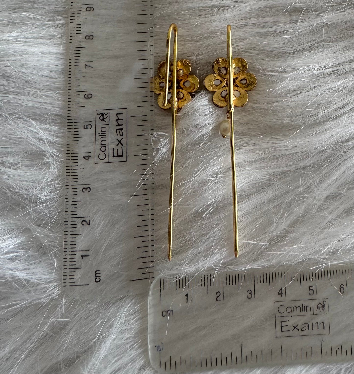 Gold tone pink-white kundan jadau flower bugadi earrings dj-51143