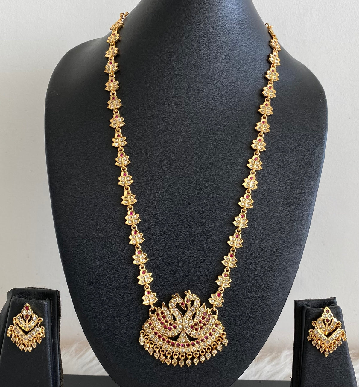 Gold tone south indian style AD pink-white swan short haar set Dj-54924