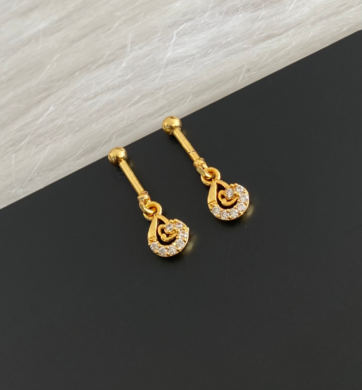 Gold tone cz white stone bugadi screw earrings dj-55125