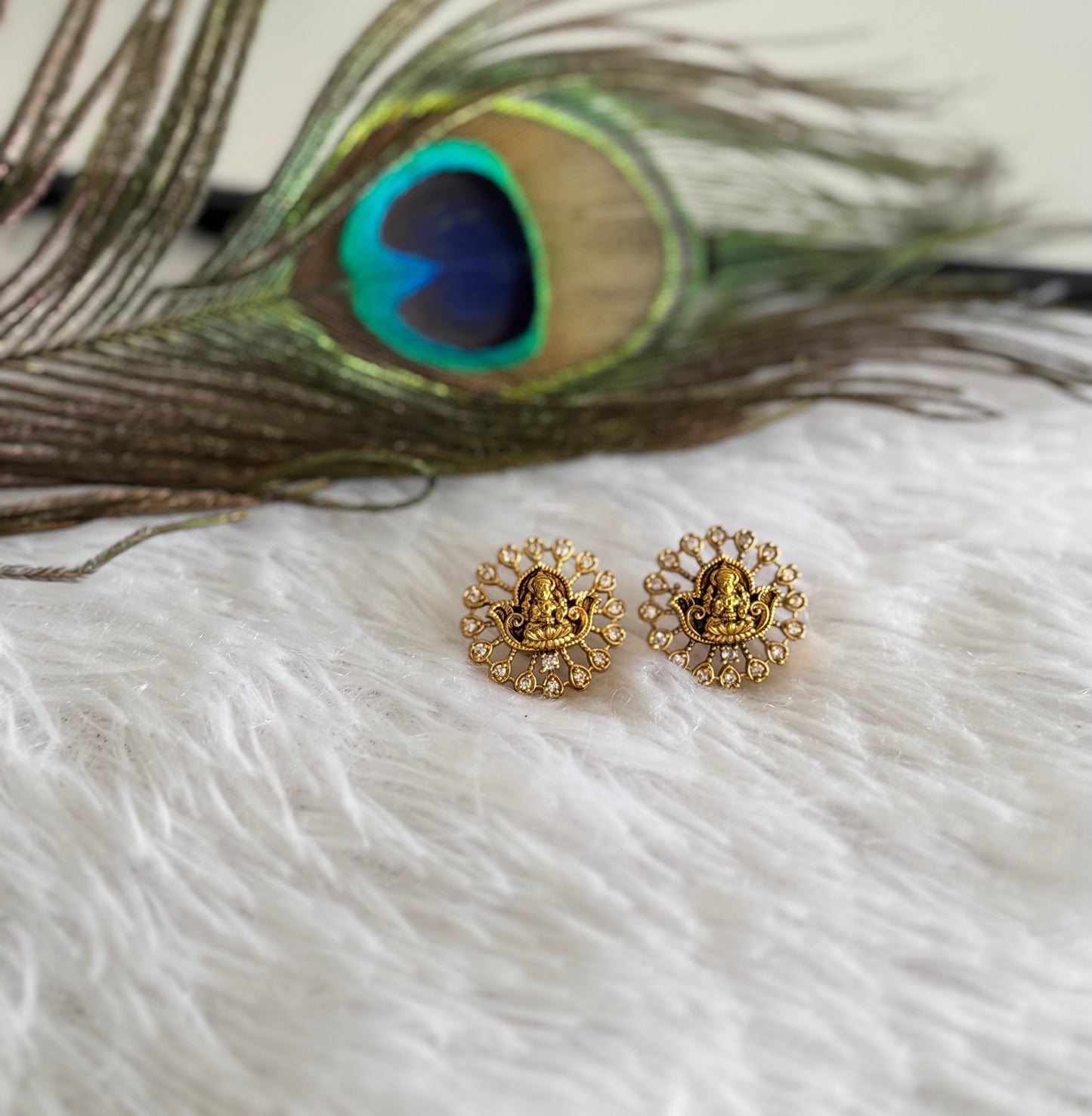 Matte finish white lakshmi round stud/earrings dj-51579