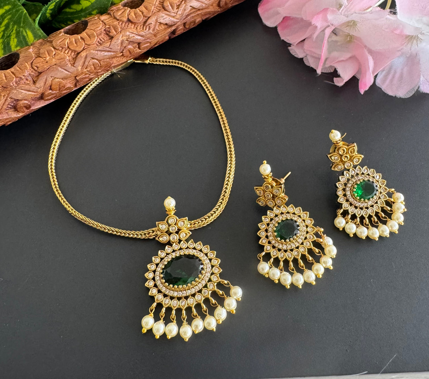 Antique gold tone cz bottle green oval stone necklace set dj-51205