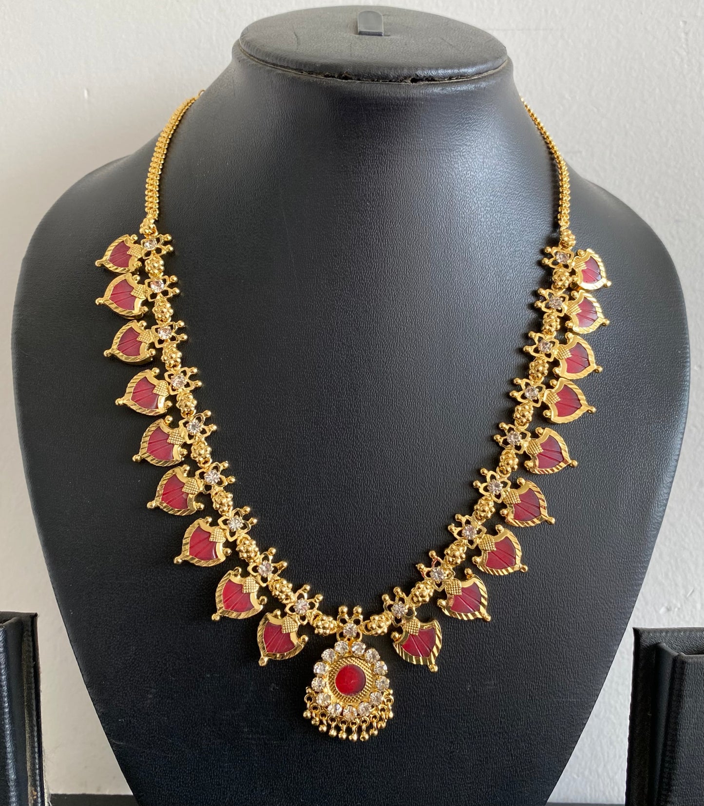 Gold tone white-red palakka necklace dj-53073