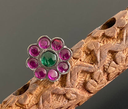 Black finish precious kemp-green finger ring dj-53686