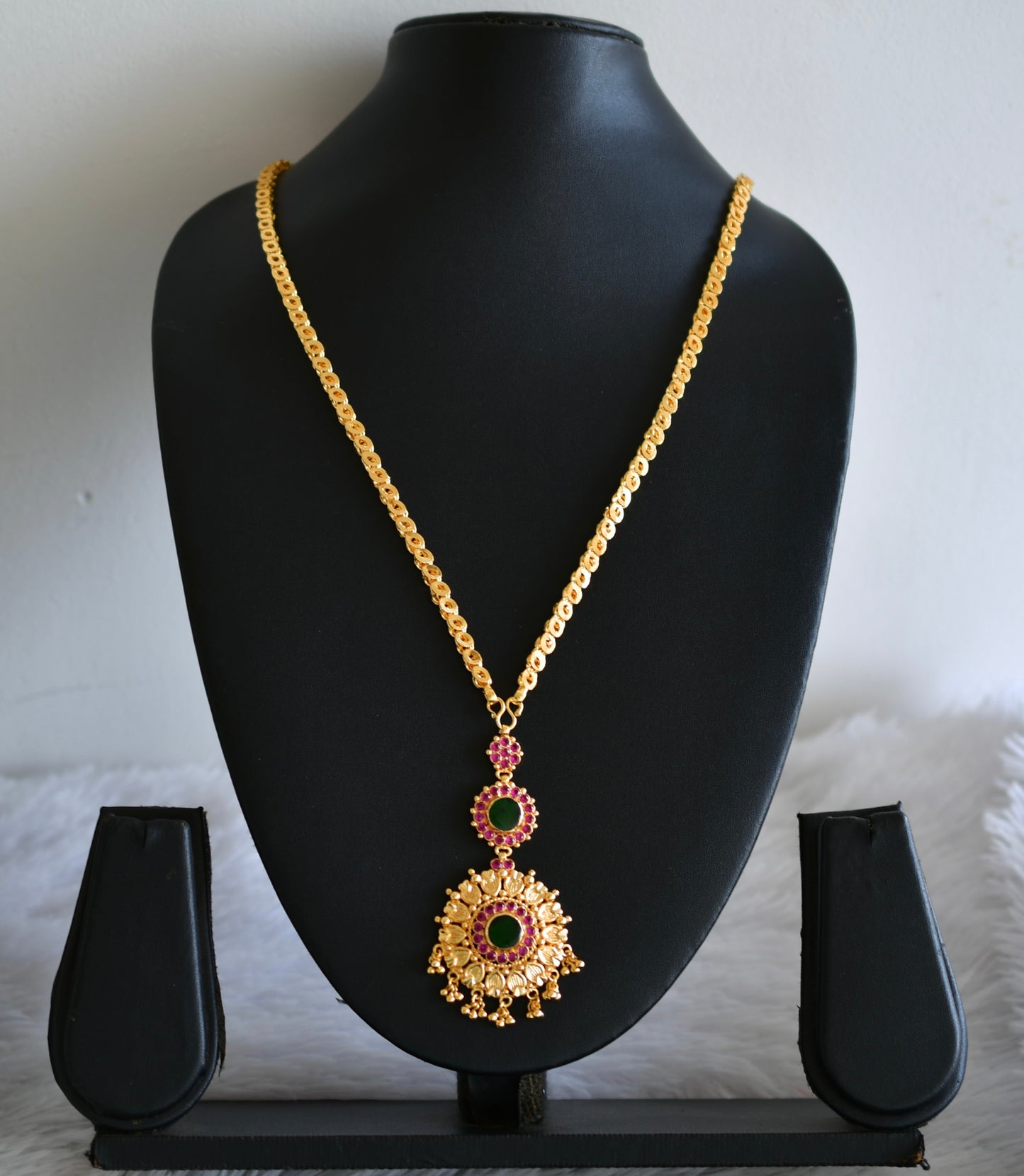 Gold tone 24 inches chain with green kerala style pendant dj-52632