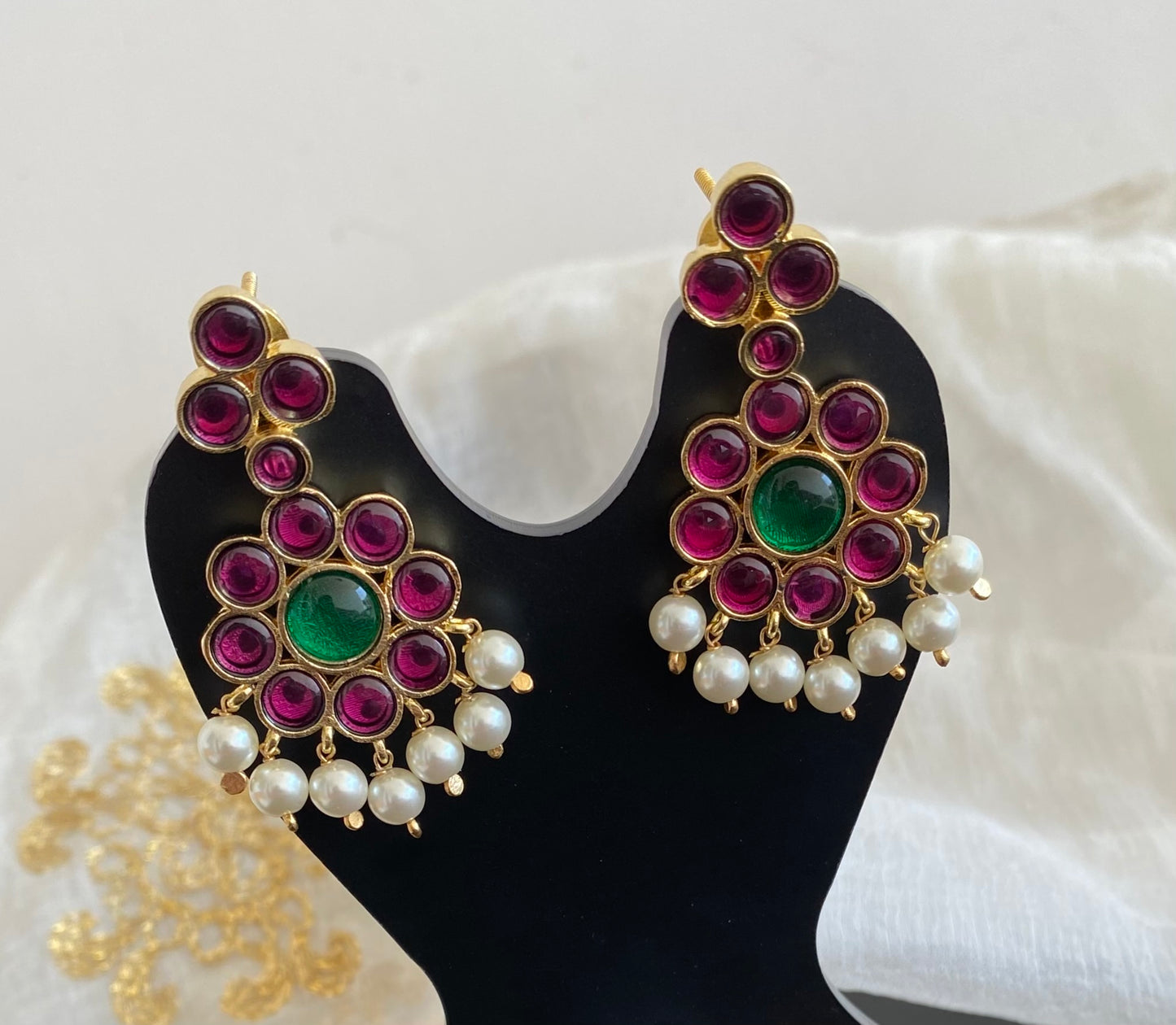 Gold tone precious kemp-green stone pearl earrings dj-53925