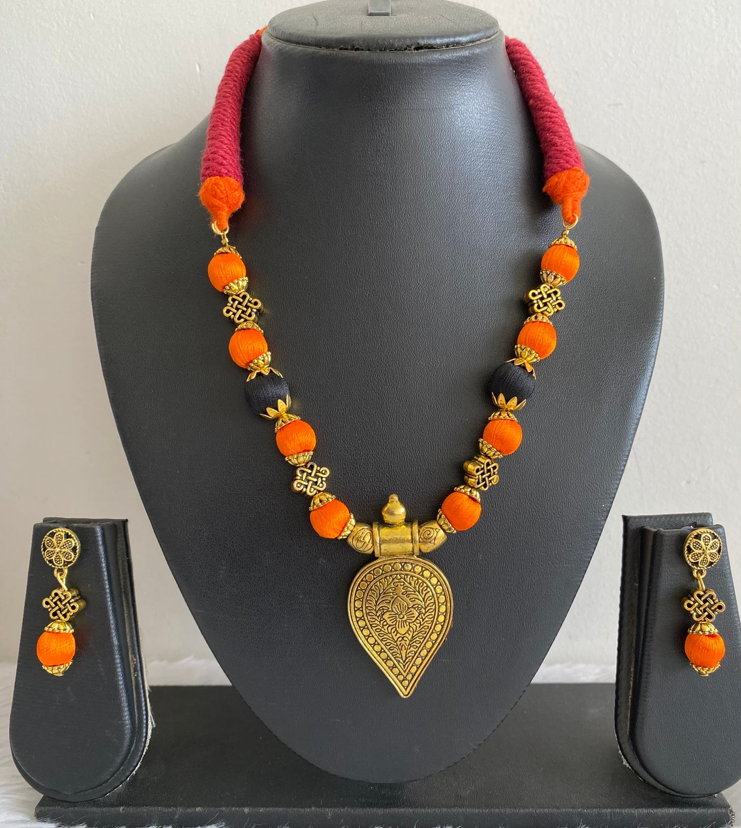 Antique gold tone orange-black silk thread beaded necklace Set dj-52922