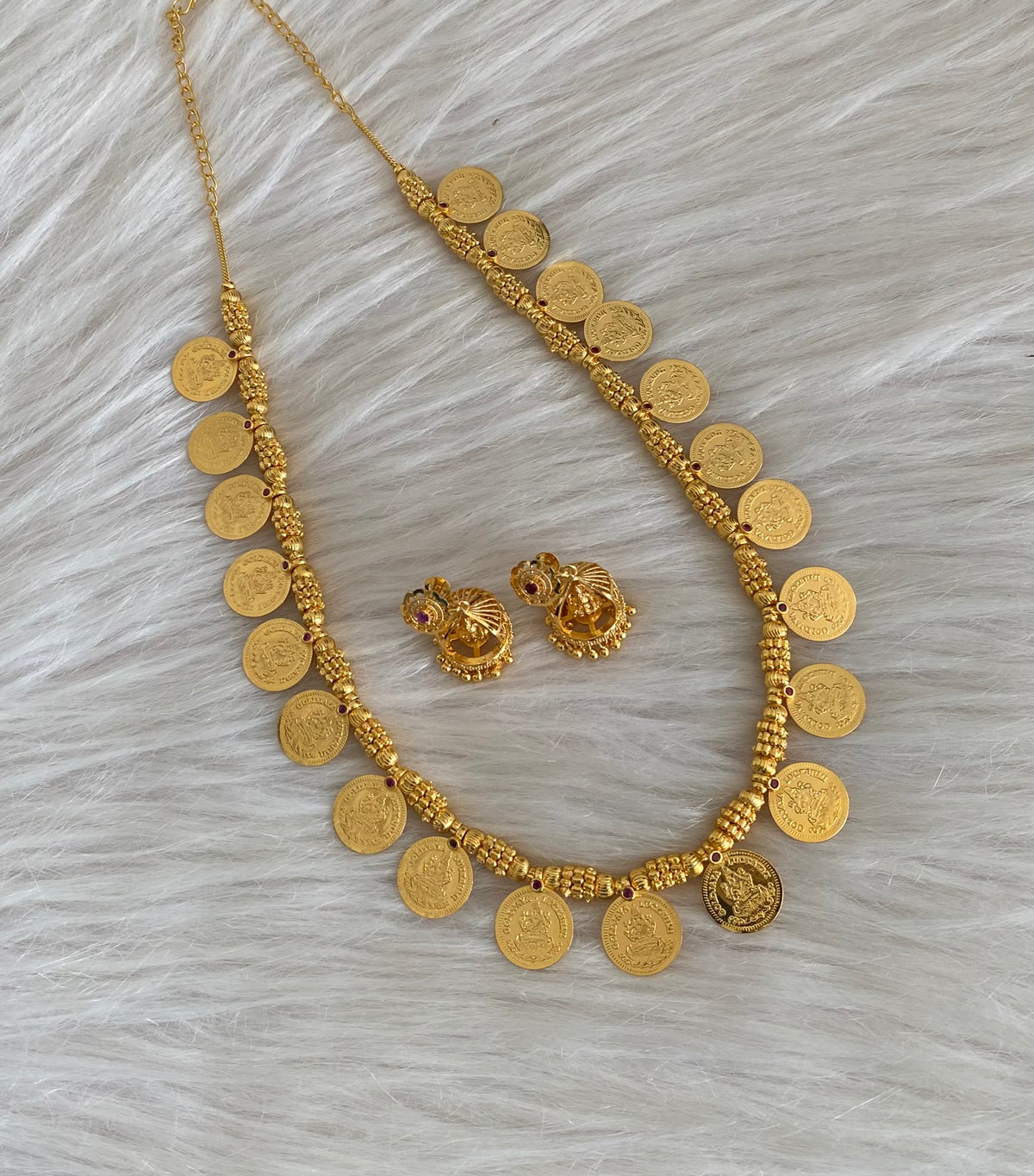 Gold tone pink stone lakshmi coin short haar set dj-55027