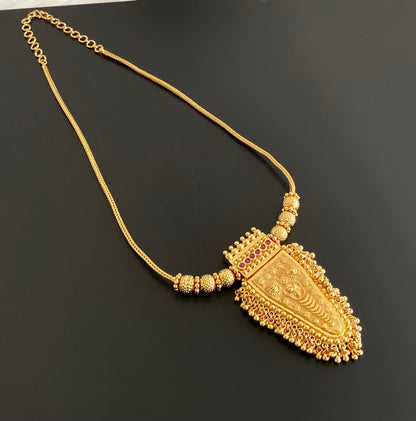 Gold tone kerala style pink stone nethipattam necklace dj-55104
