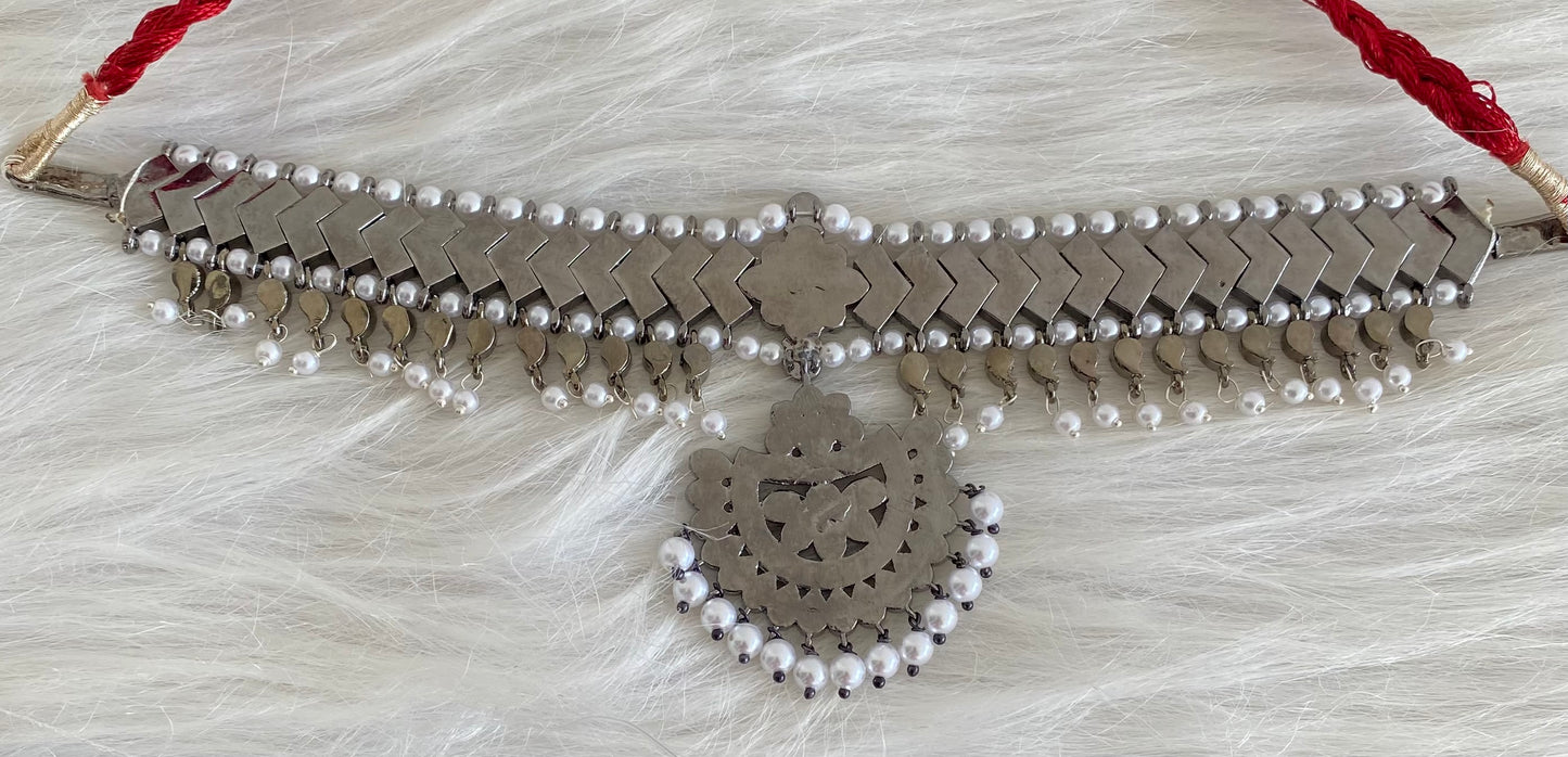 Black finish precious kemp-green-white pearl choker necklace dj-53953