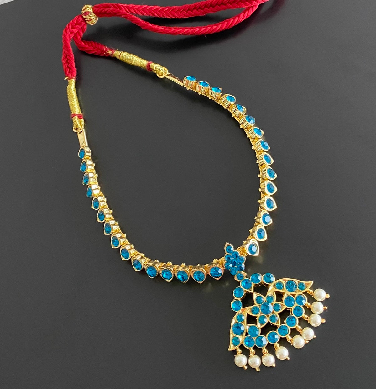 Gold tone AD cerulean blue stone pearl attigai flower necklace dj-55131