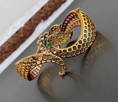 Matte finish kemp-green-white screw type peacock kada/bangle dj-53513