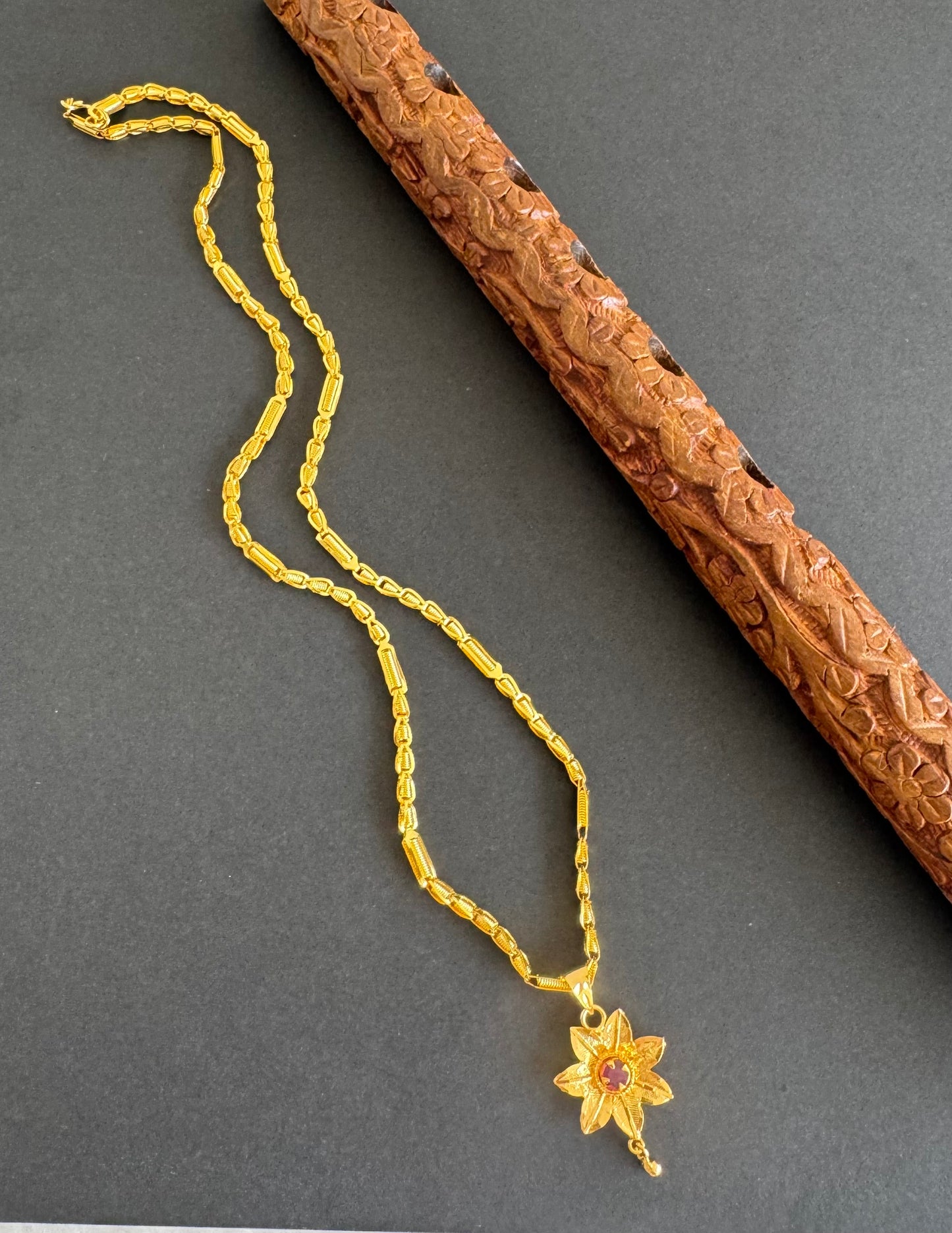 Gold tone 22 inches chain with ruby stone flower pendant dj-51486