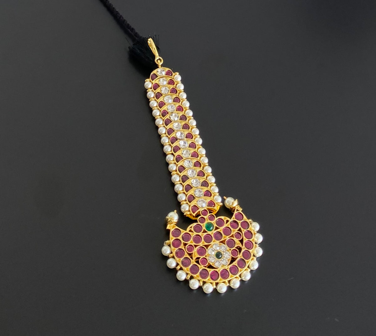 Gold tone precious kemp-green-white moon pearl tikka dj-54713