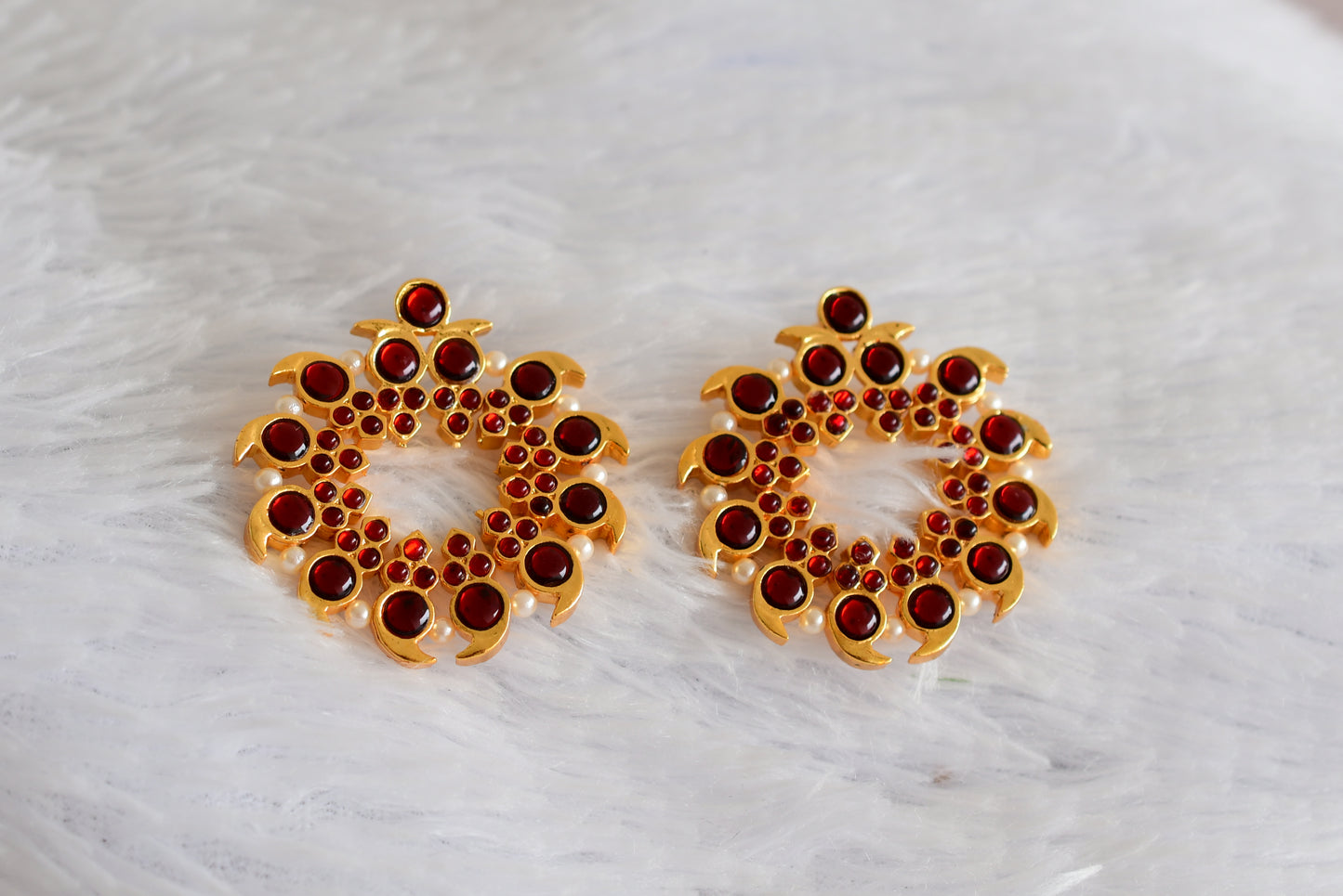 Gold tone maroon pearl mango big earrings dj-52360