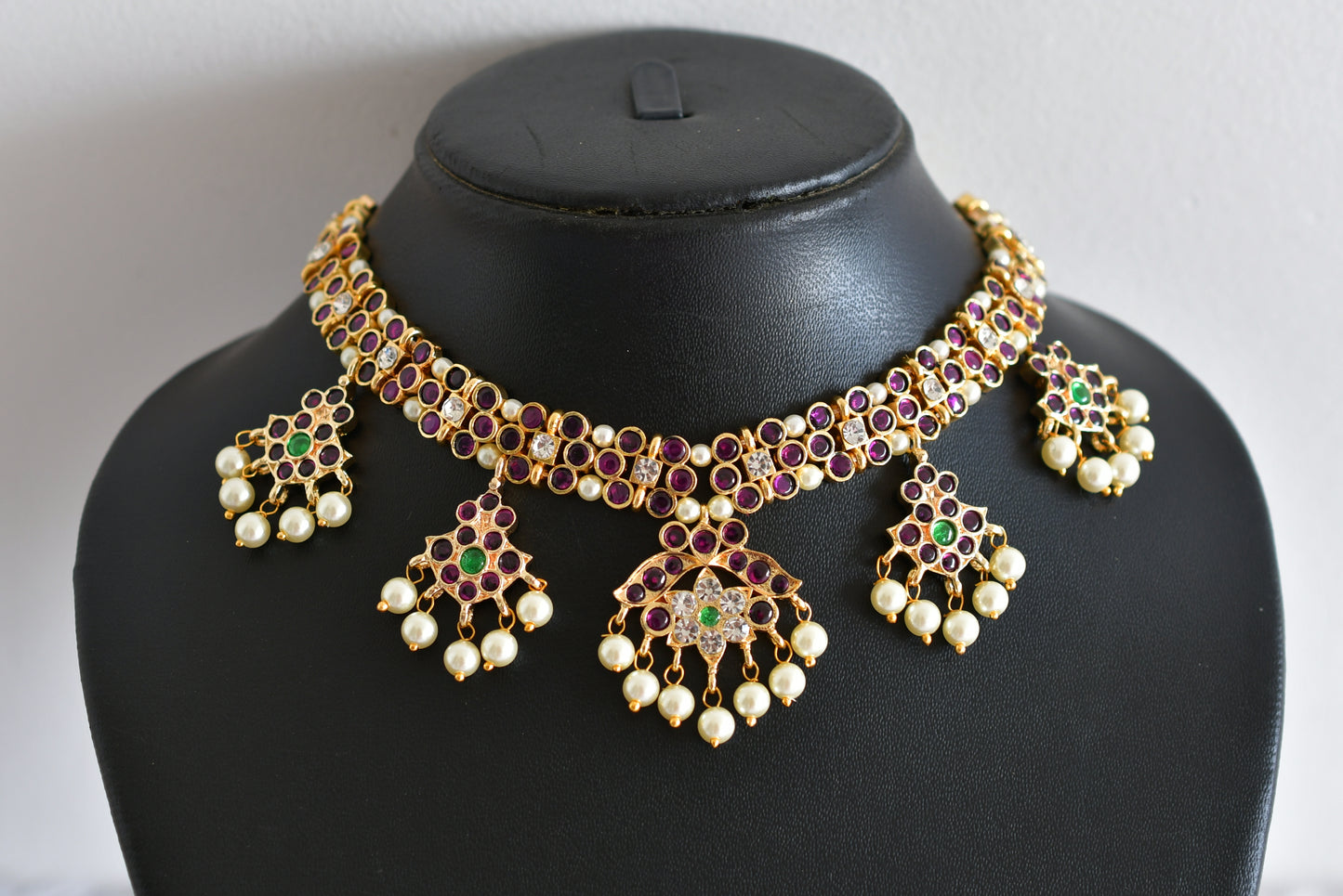 Gold tone precious kemp-green-white pearl necklace dj-52256