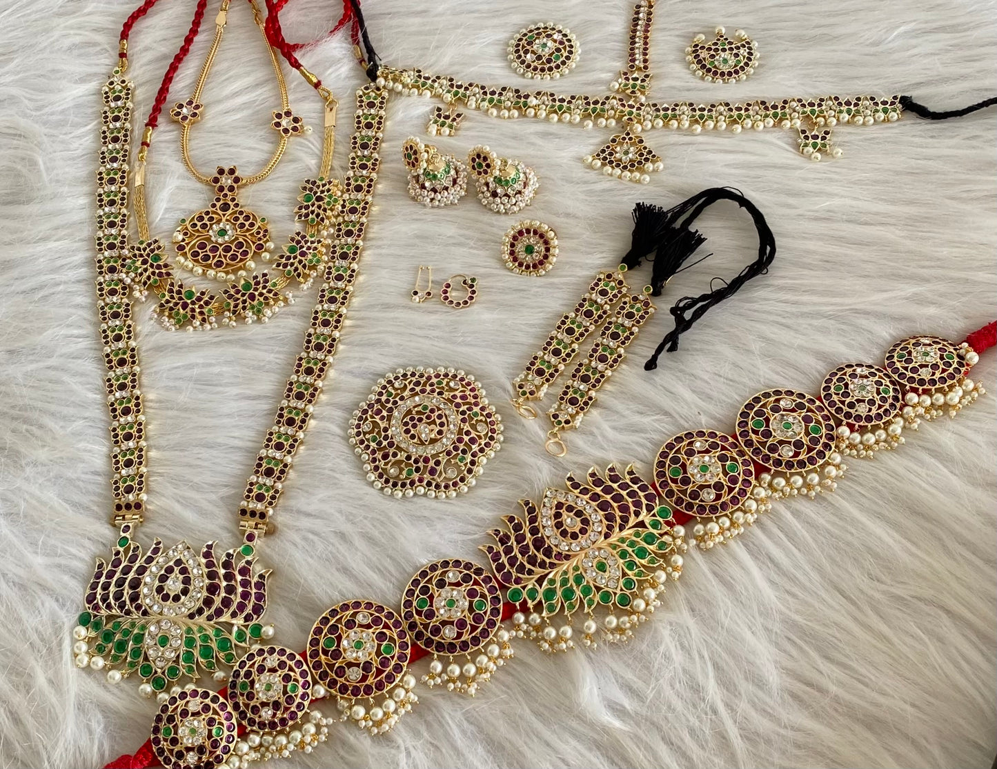 Gold tone precious kemp-green-white pearl lotus bridal set dj-53964
