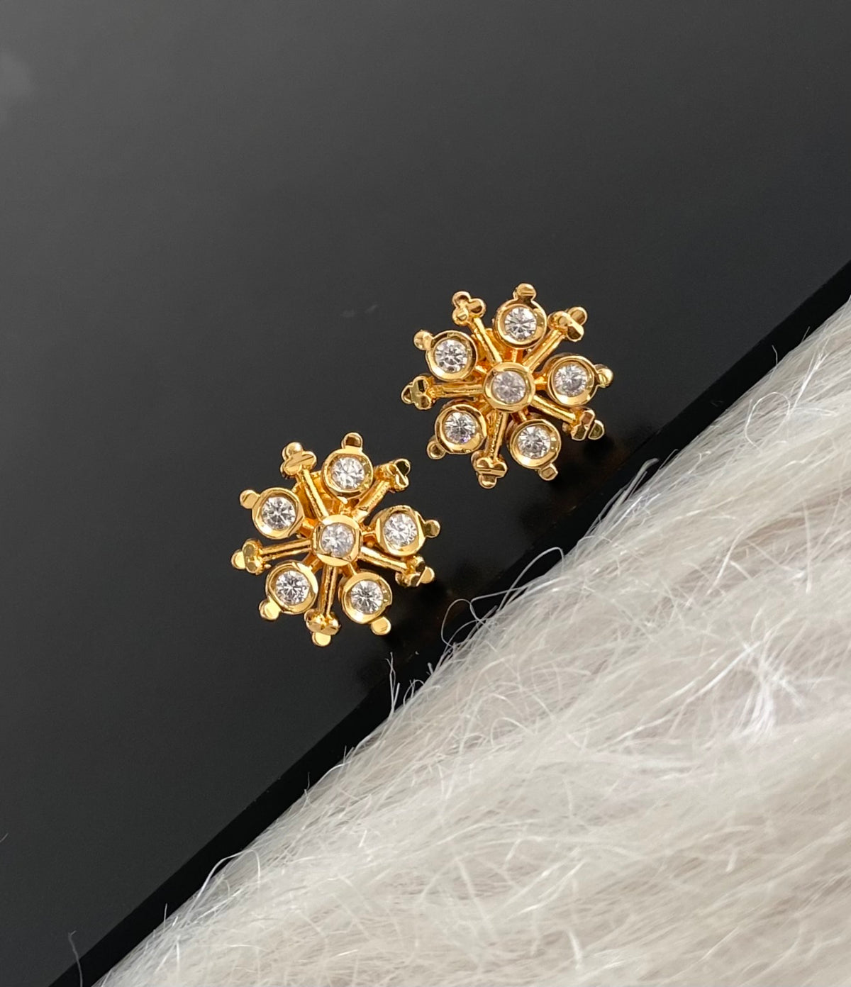 Gold tone ad white stone flower stud/earrings dj-54898