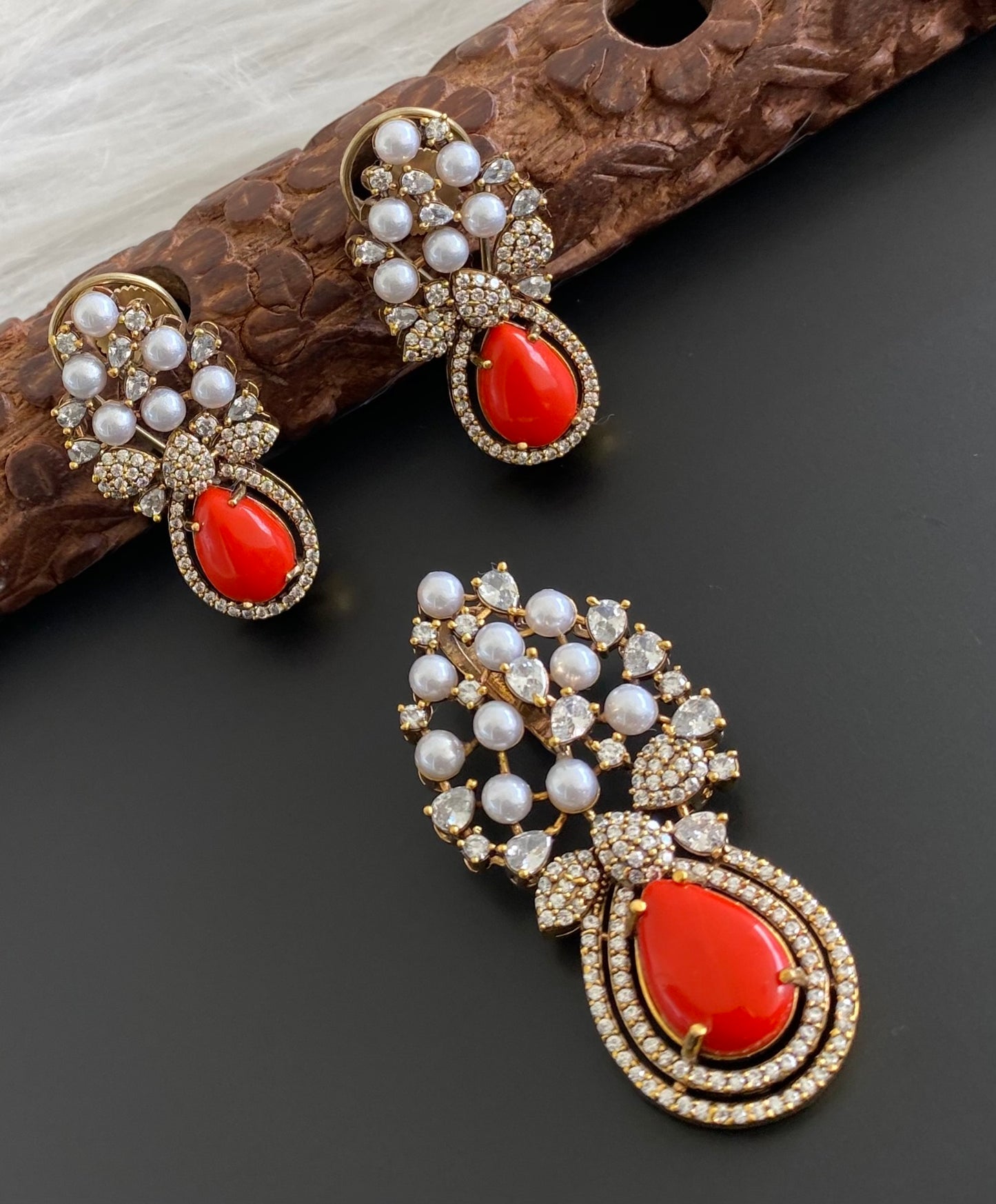 Antique gold tone coral-pearl-white pendant set dj-53980