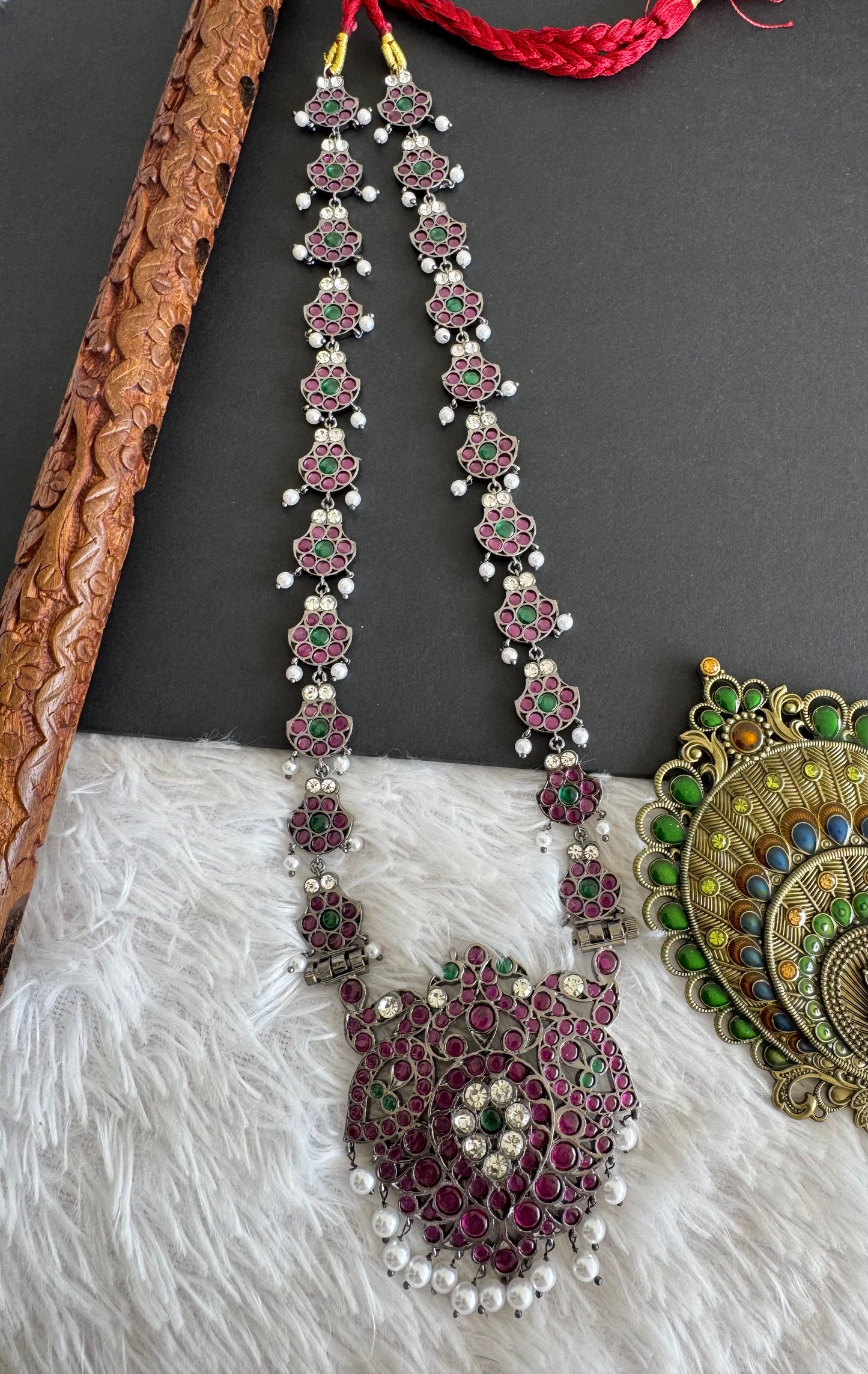 Black finish AD precious kemp pearl peacock haar Dj-52302