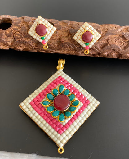 Gold tone pacchi pendant set dj-52956