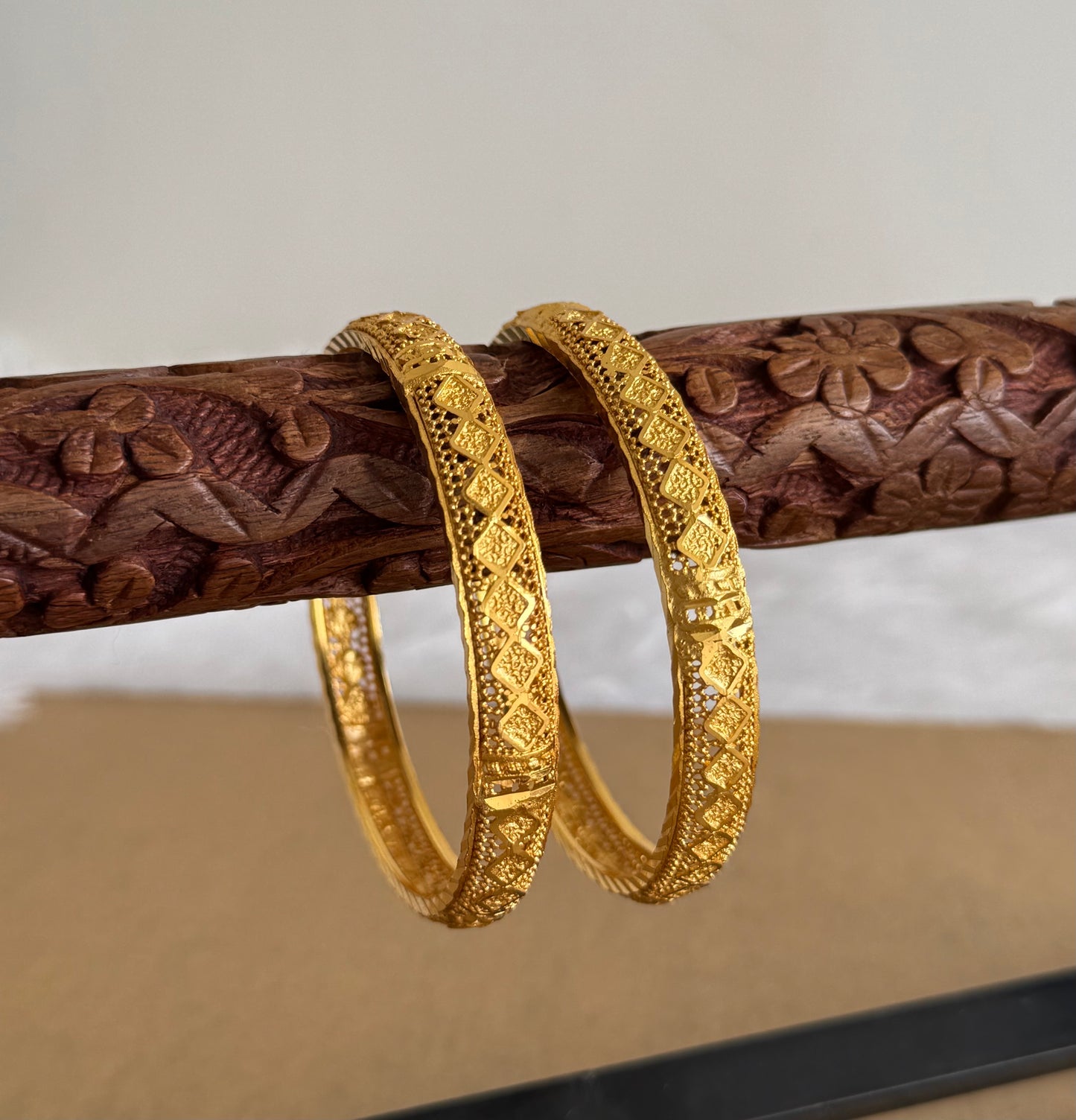 Gold tone designer plain bangles(2.4) dj-51747